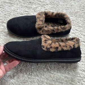 Gently Used Skechers Campfire-Frisky Gal - Microfiber Slipper w/Faux Fur Size8.5